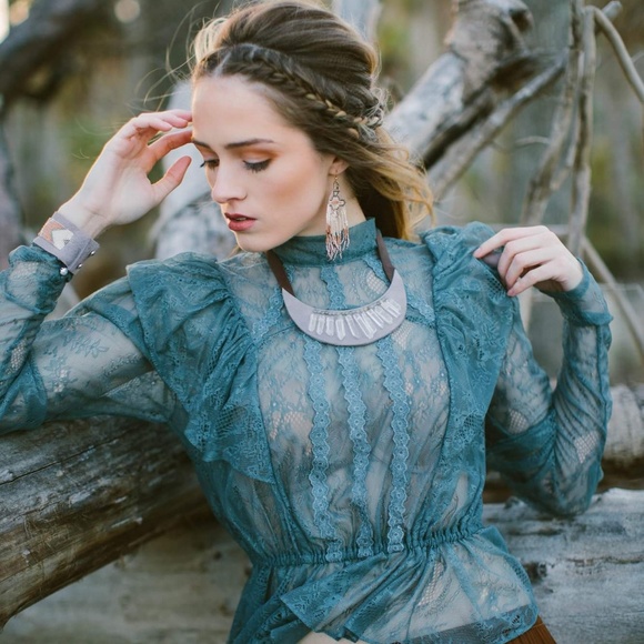 HOST PICK Handstitched Quartz Leather Bib Necklace - Picture 2 of 4